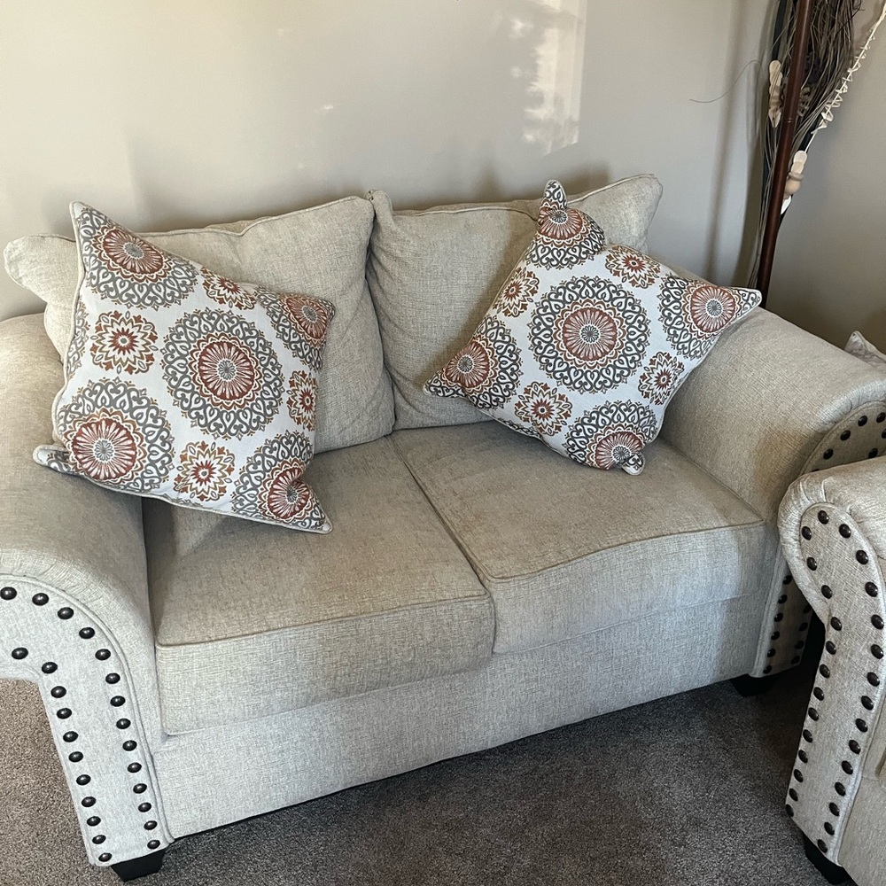 Square Pillow Set With Circular Medallion In Grey & Coral/Brown Print